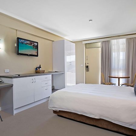 Best Western Sanctuary Inn Тамуорт Экстерьер фото