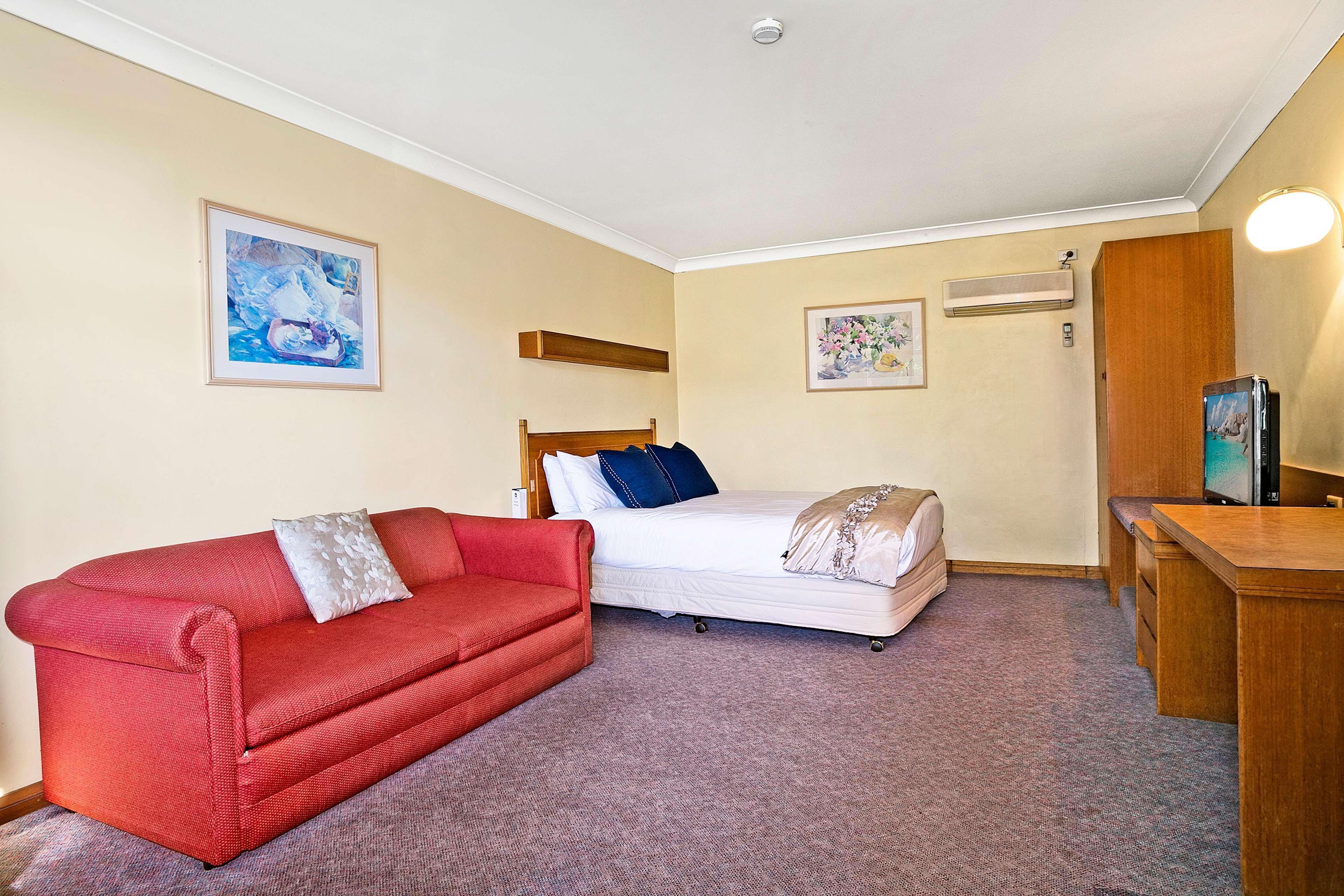 Best Western Sanctuary Inn Тамуорт Экстерьер фото