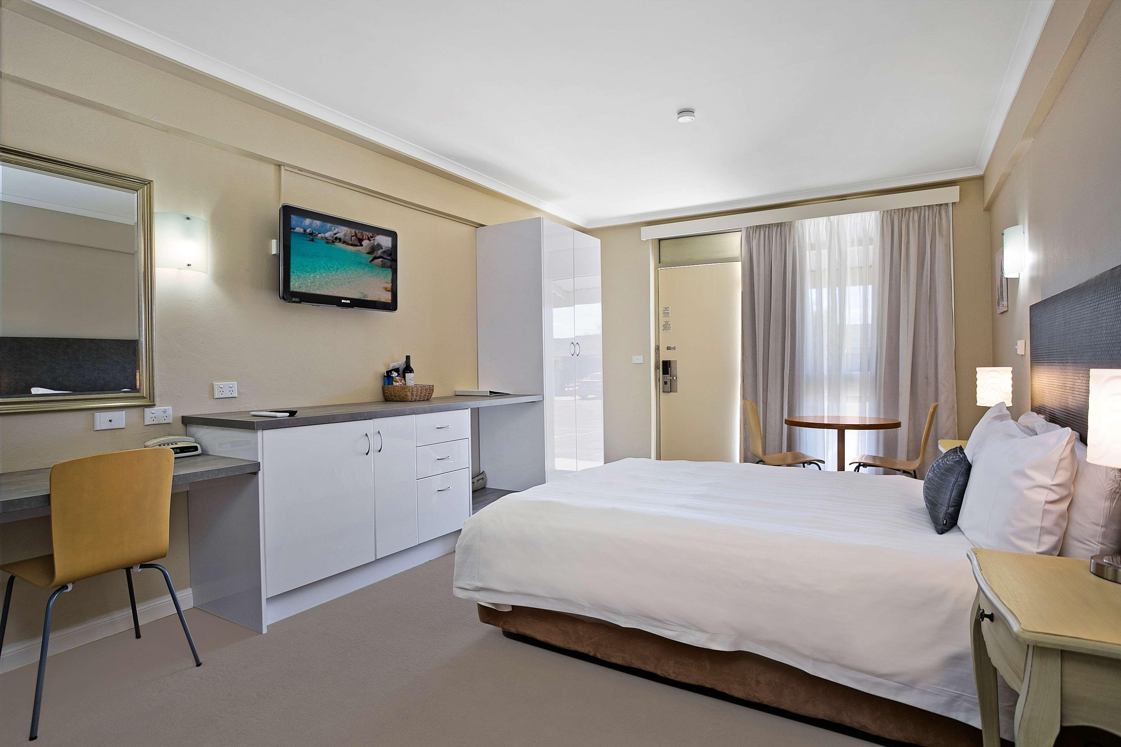 Best Western Sanctuary Inn Тамуорт Экстерьер фото